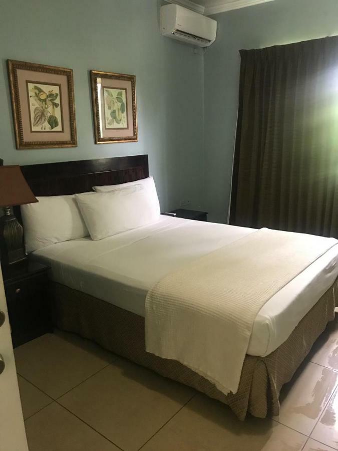 Palms Hotel Trinidad Arouca Buitenkant foto